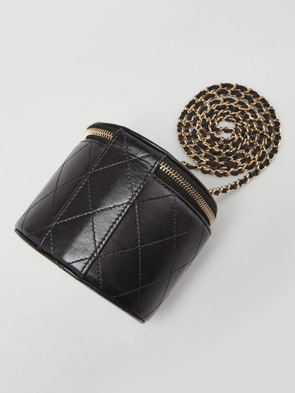 Chanel Black Quilted Lambskin Leather Chain and Charm Vanity Case Bag - Picture 2 of 11